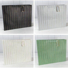 Пакет 50х40х10см. с тиснением "Полосы" (микс) 210г, OMG gift, Китай